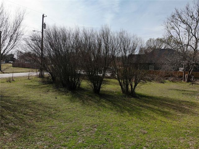 1001 Hunters Lane, Bryan, TX 77803