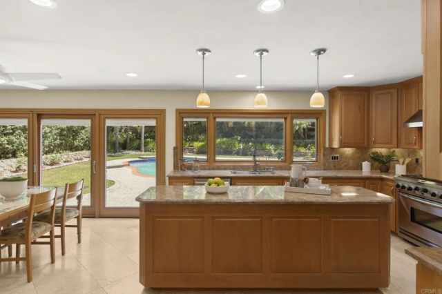 5545 Coral Reef Avenue, La Jolla, CA 92037