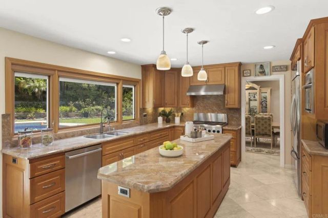 5545 Coral Reef Avenue, La Jolla, CA 92037
