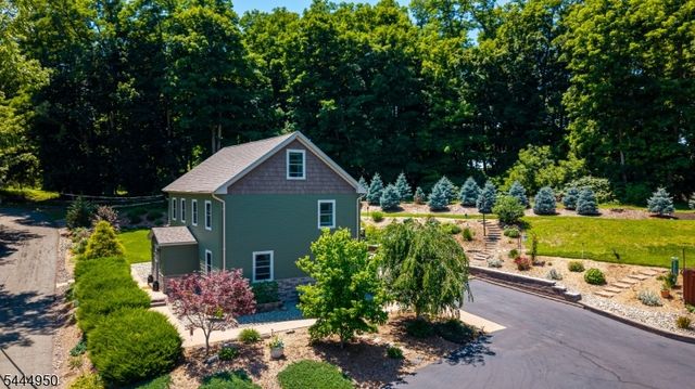 10 Dixon Rd, Franklin Boro, NJ 07416