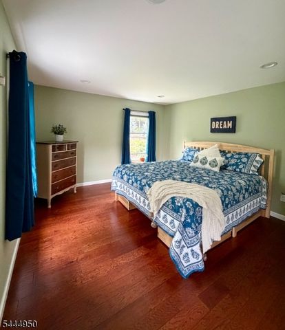 10 Dixon Rd, Franklin Boro, NJ 07416