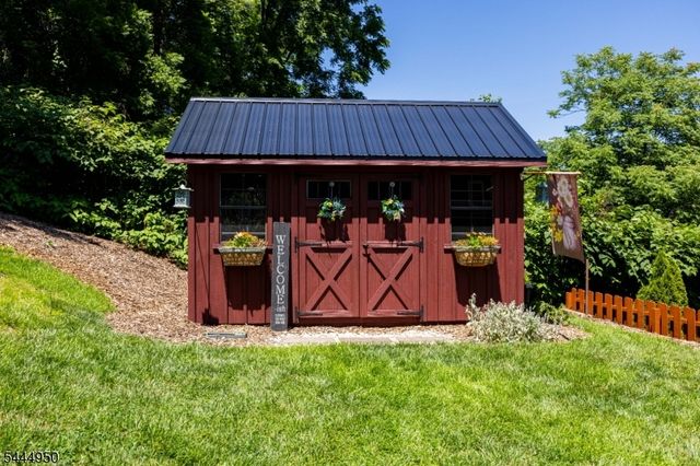 10 Dixon Rd, Franklin Boro, NJ 07416