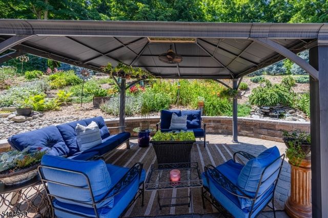 10 Dixon Rd, Franklin Boro, NJ 07416