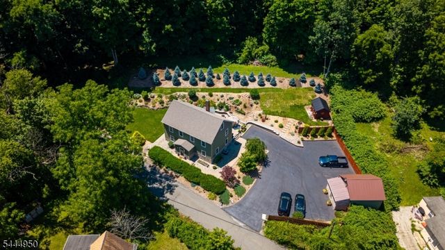 10 Dixon Rd, Franklin Boro, NJ 07416