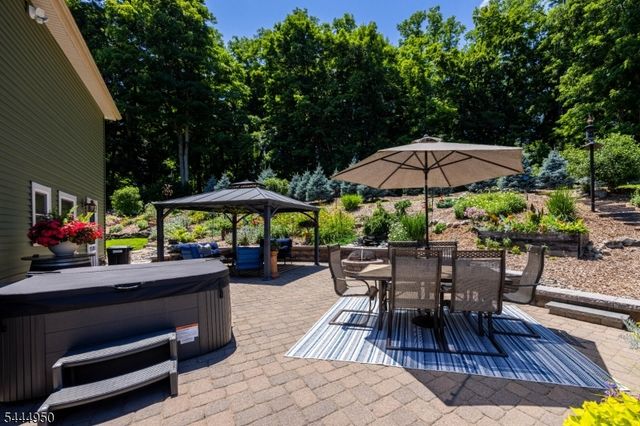 10 Dixon Rd, Franklin Boro, NJ 07416