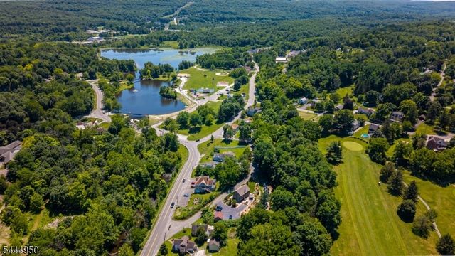 10 Dixon Rd, Franklin Boro, NJ 07416