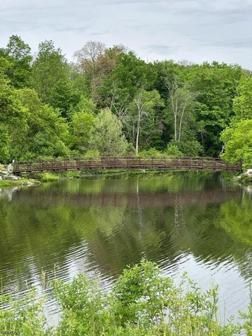 10 Dixon Rd, Franklin Boro, NJ 07416