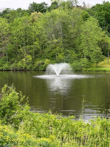 10 Dixon Rd, Franklin Boro, NJ 07416
