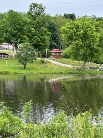 10 Dixon Rd, Franklin Boro, NJ 07416