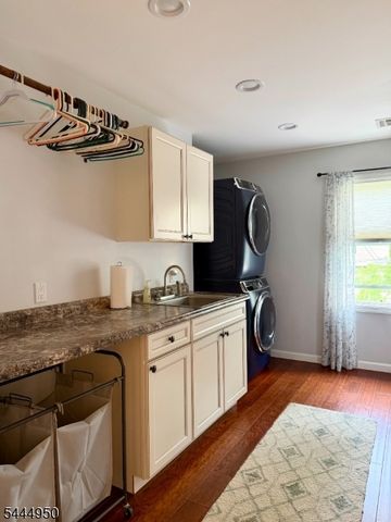 10 Dixon Rd, Franklin Boro, NJ 07416