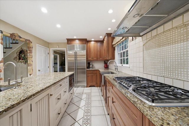 404 Westchester Lane, Valparaiso, IN 46385