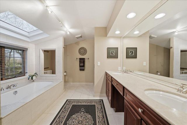 404 Westchester Lane, Valparaiso, IN 46385