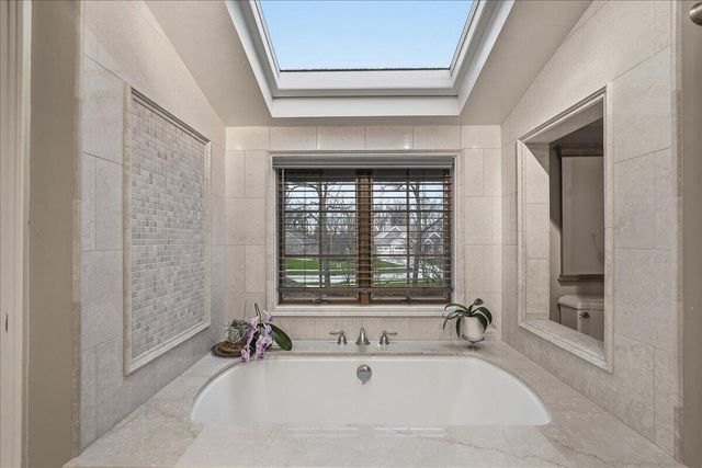 404 Westchester Lane, Valparaiso, IN 46385