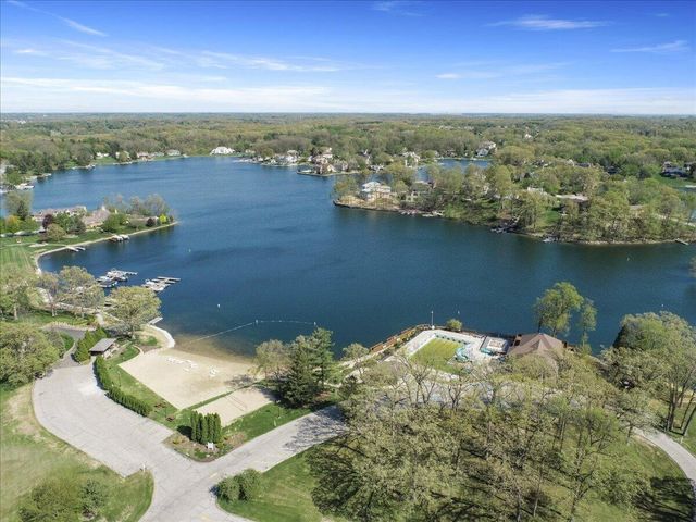404 Westchester Lane, Valparaiso, IN 46385