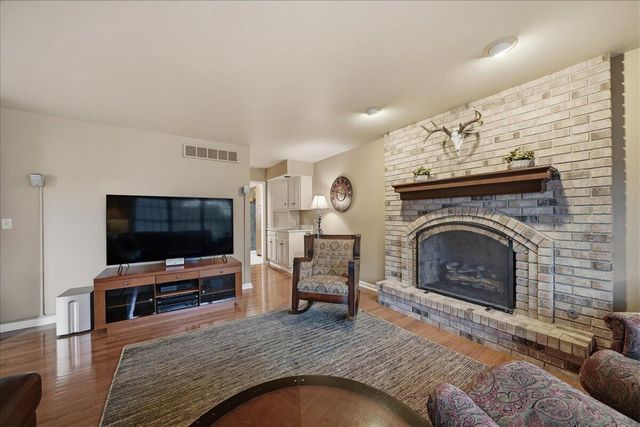 404 Westchester Lane, Valparaiso, IN 46385