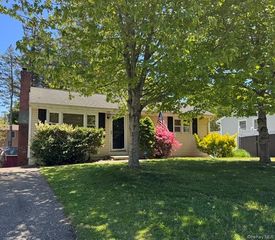 23 Westbury Drive, Sound Beach, NY 11789