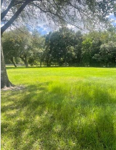 3747 Country Road 962, Alvin, TX 77511
