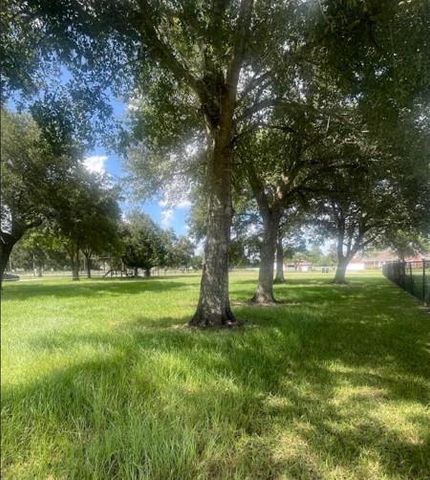 3747 Country Road 962, Alvin, TX 77511