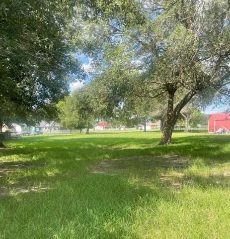 3747 Country Road 962, Alvin, TX 77511