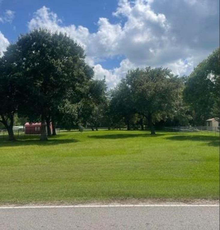 3747 Country Road 962, Alvin, TX 77511