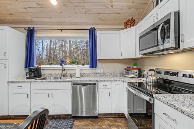 84 Creekside Lane, Clayton, GA 30525