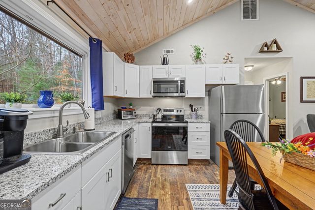 84 Creekside Lane, Clayton, GA 30525