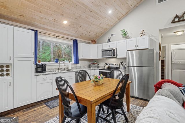 84 Creekside Lane, Clayton, GA 30525