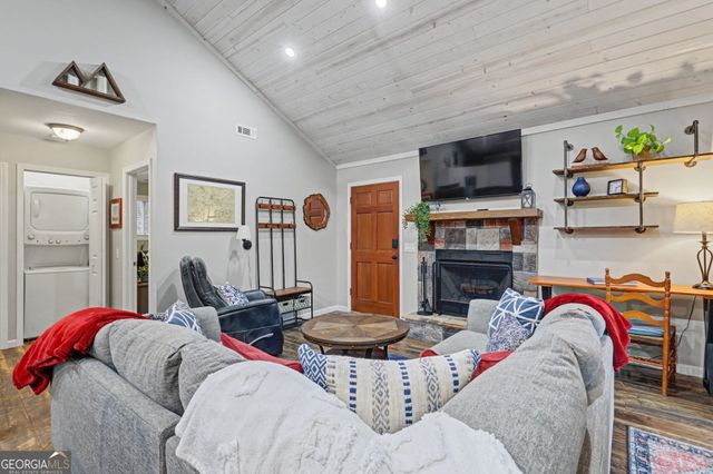 84 Creekside Lane, Clayton, GA 30525