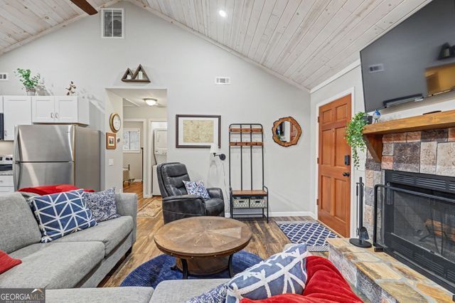 84 Creekside Lane, Clayton, GA 30525