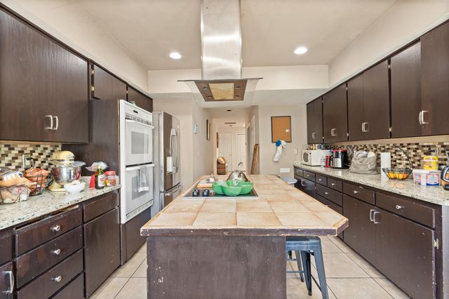 5266 Dark Hollow Road, Medford, OR 97501