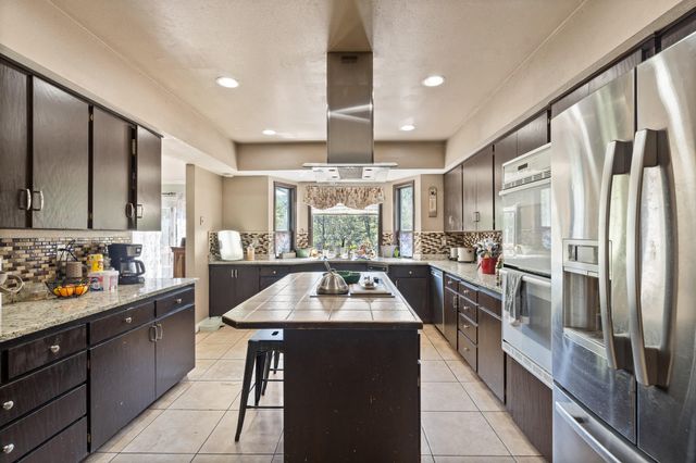 5266 Dark Hollow Road, Medford, OR 97501