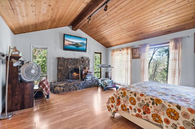 5266 Dark Hollow Road, Medford, OR 97501