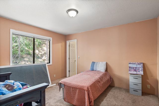 5266 Dark Hollow Road, Medford, OR 97501