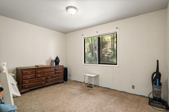 5266 Dark Hollow Road, Medford, OR 97501