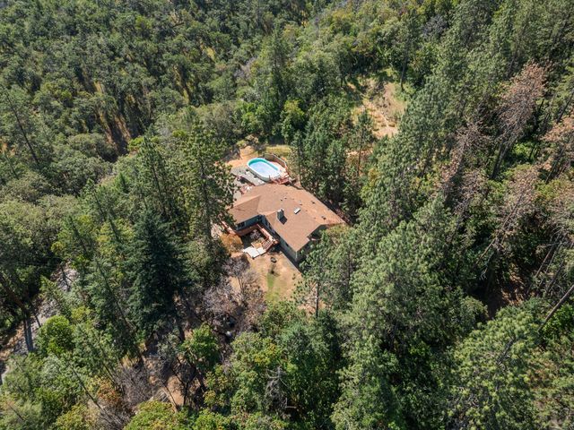 5266 Dark Hollow Road, Medford, OR 97501