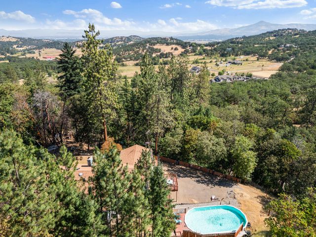 5266 Dark Hollow Road, Medford, OR 97501