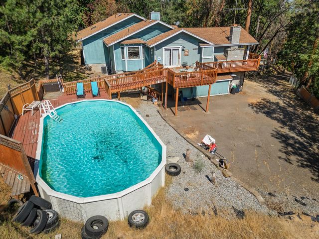 5266 Dark Hollow Road, Medford, OR 97501