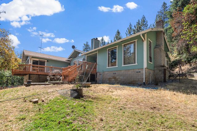 5266 Dark Hollow Road, Medford, OR 97501