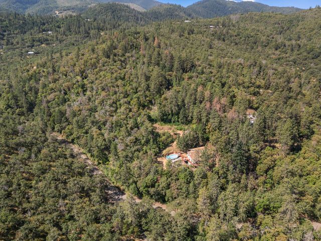 5266 Dark Hollow Road, Medford, OR 97501