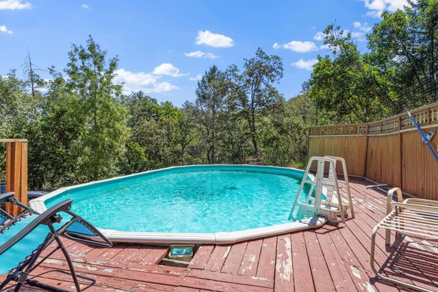 5266 Dark Hollow Road, Medford, OR 97501