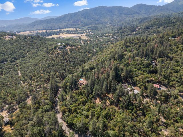 5266 Dark Hollow Road, Medford, OR 97501