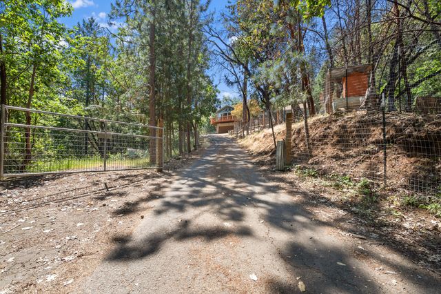 5266 Dark Hollow Road, Medford, OR 97501