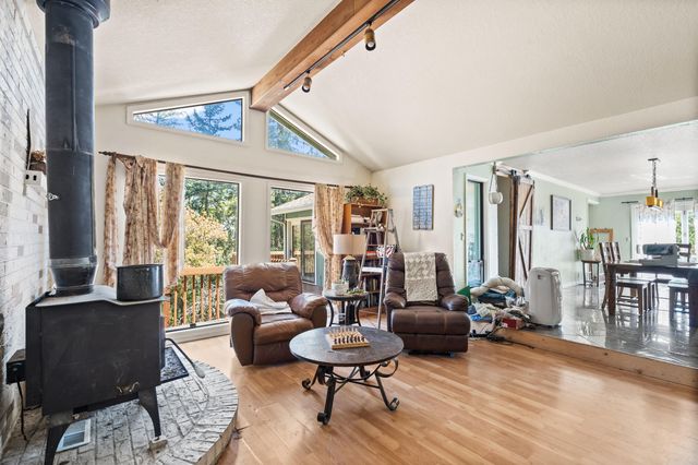 5266 Dark Hollow Road, Medford, OR 97501