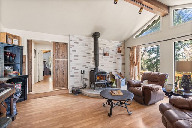 5266 Dark Hollow Road, Medford, OR 97501