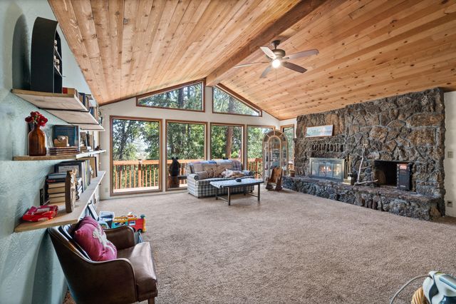 5266 Dark Hollow Road, Medford, OR 97501