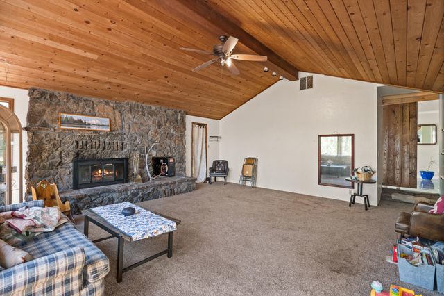 5266 Dark Hollow Road, Medford, OR 97501