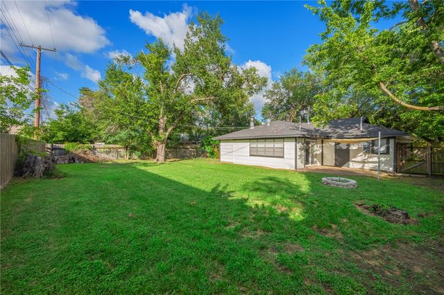 4212 Carter Creek Parkway, Bryan, TX 77802