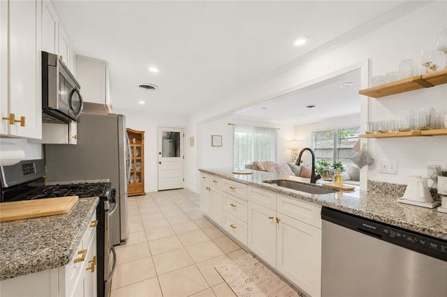 4212 Carter Creek Parkway, Bryan, TX 77802