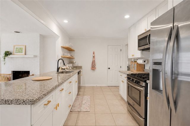 4212 Carter Creek Parkway, Bryan, TX 77802