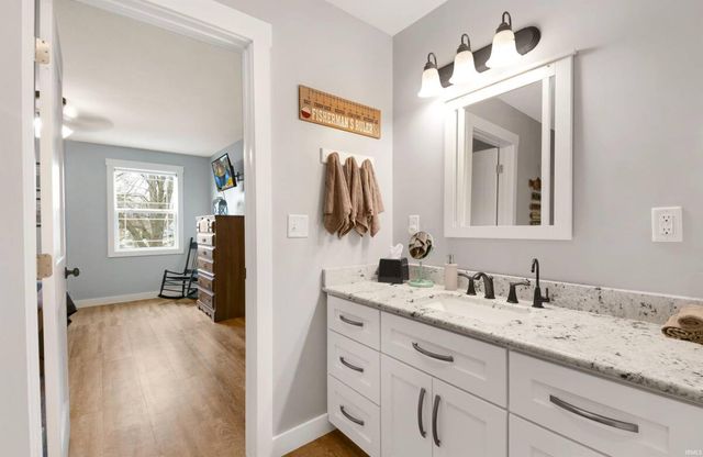 9821 N Marine Key Drive, Syracuse, IN 46567